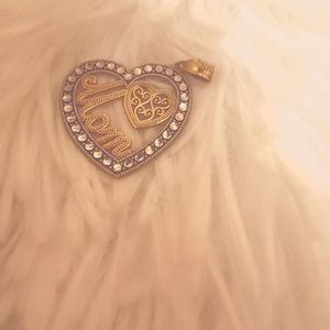 🎄10k gold Mom pendant. See photos 😊🎄